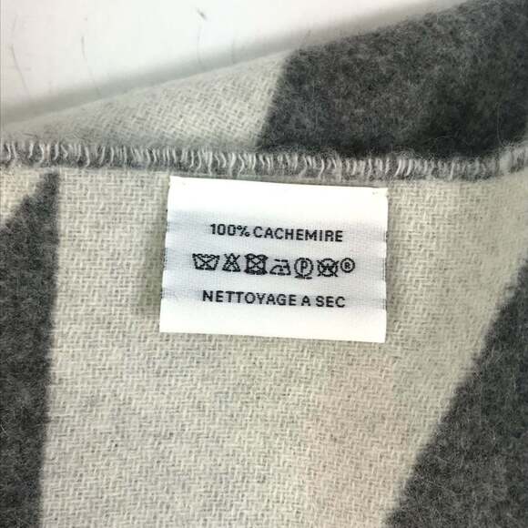 HERMES Authentic White Scarf - Picture 10 of 10